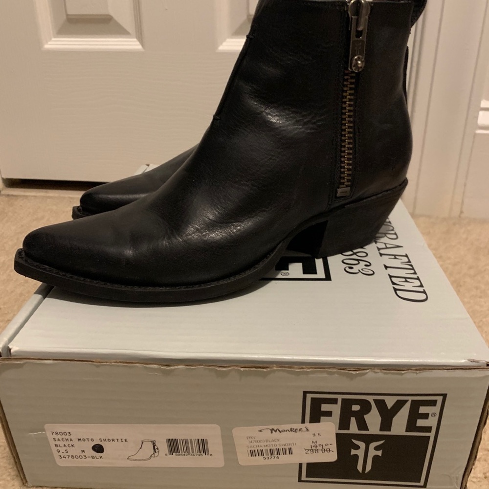 Women’s Sacha Moto shortie Frye booties